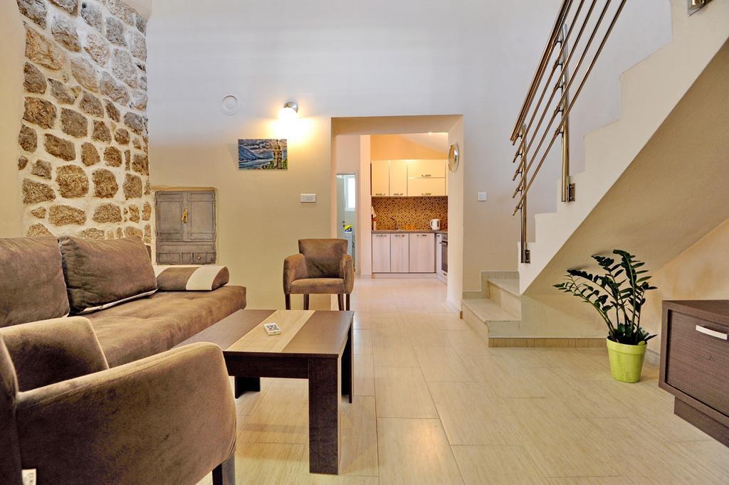 Apartments Ave R Kotor Room photo